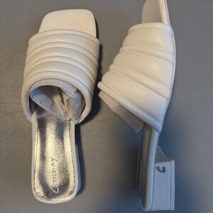 Low heel slide, sandal
